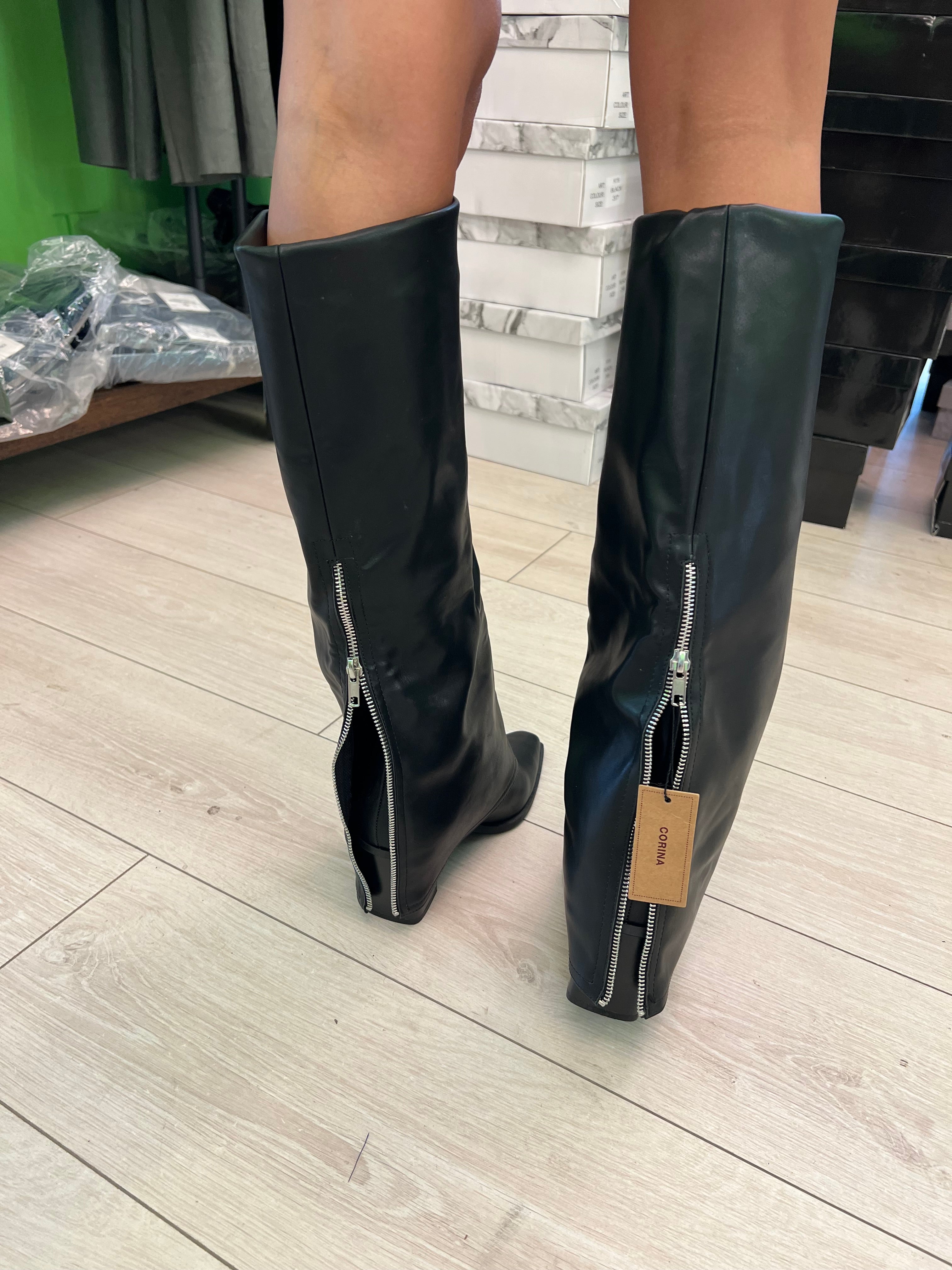 Stivale con risvolto e zip sul retro “Corina”