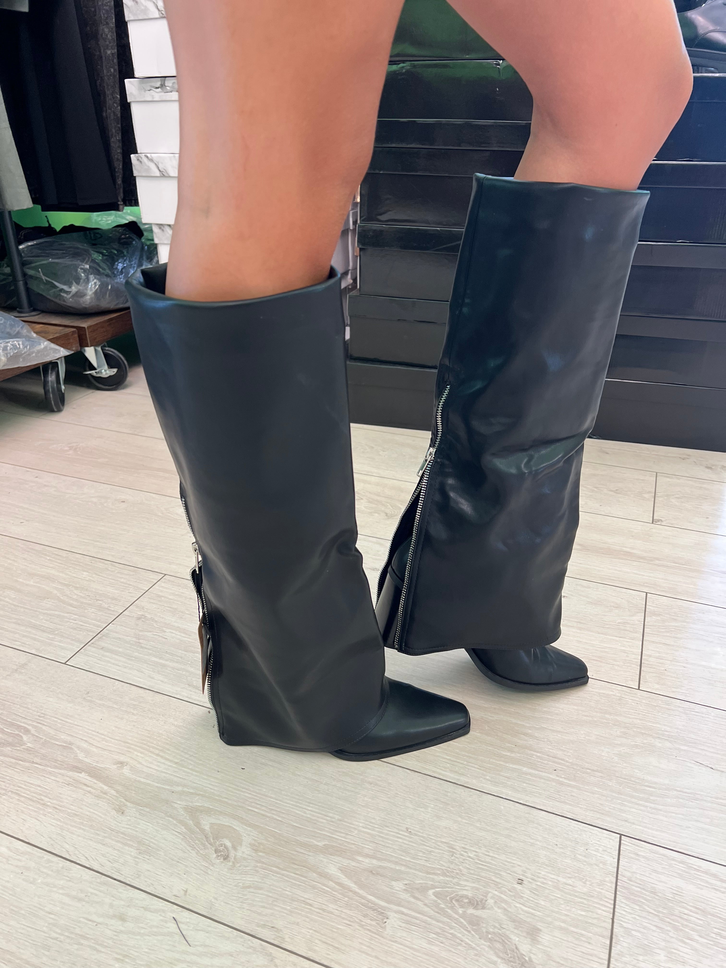 Stivale con risvolto e zip sul retro “Corina”