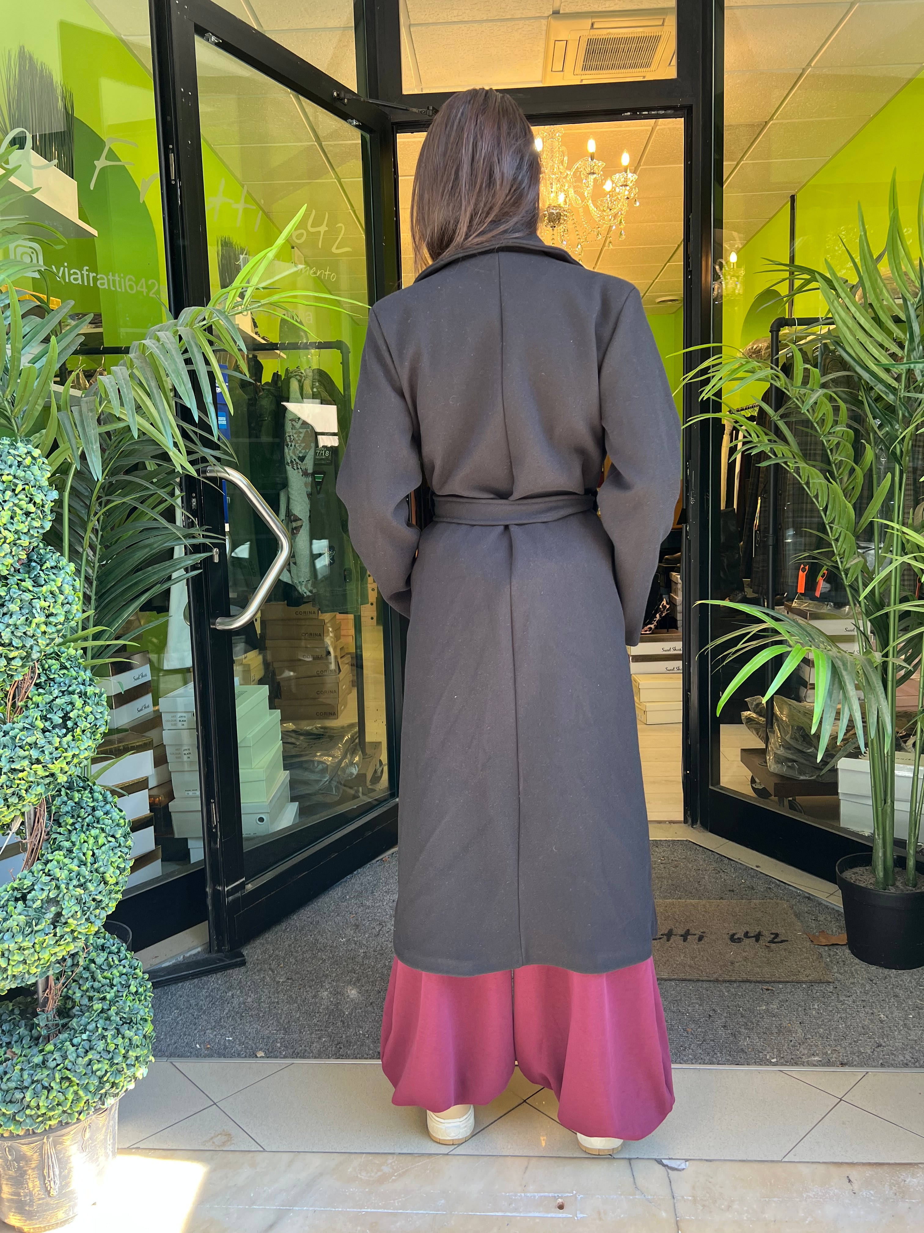 Cappotto nero con cintura