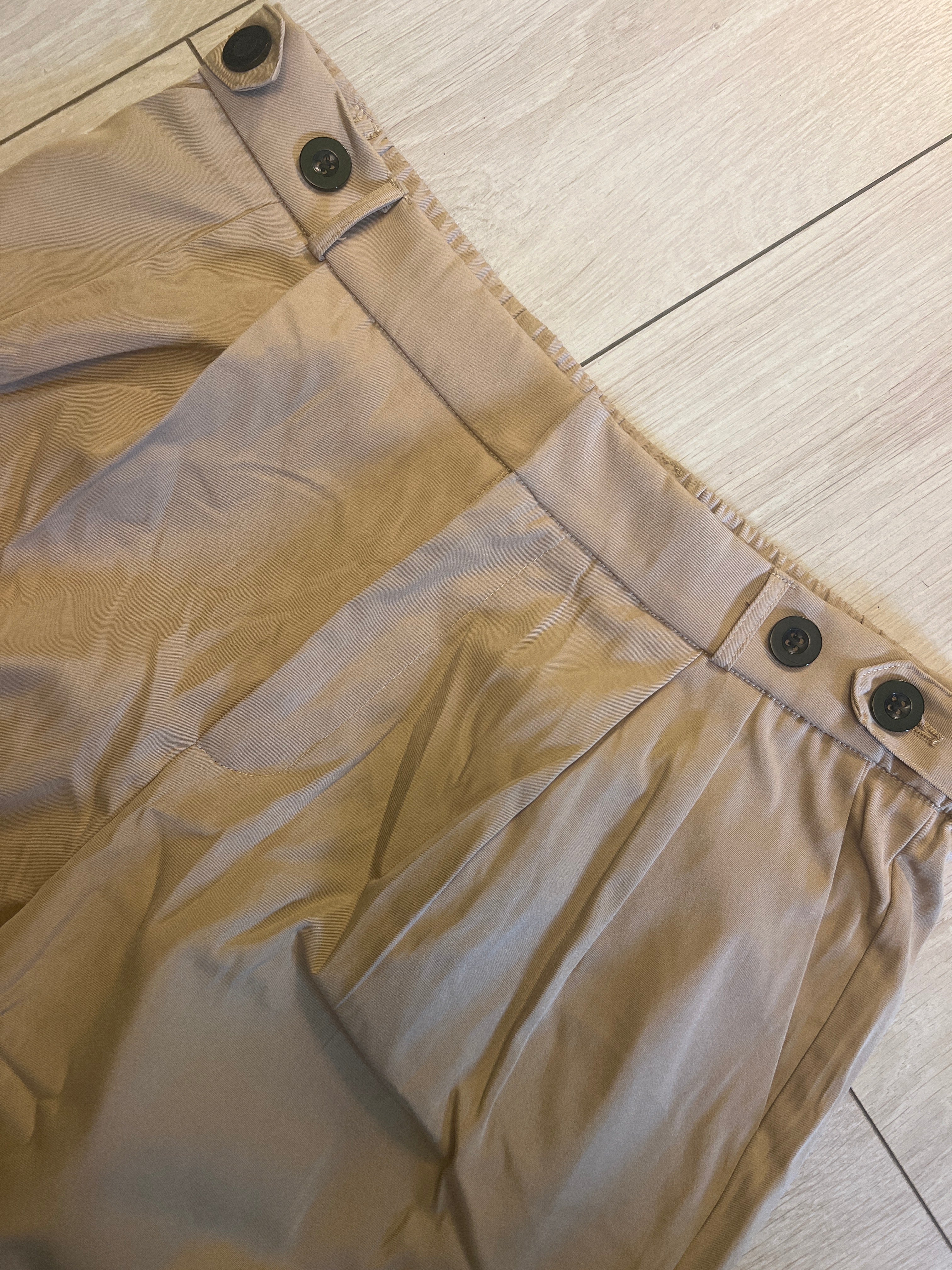 Pantalone largo beige 4 bottoni