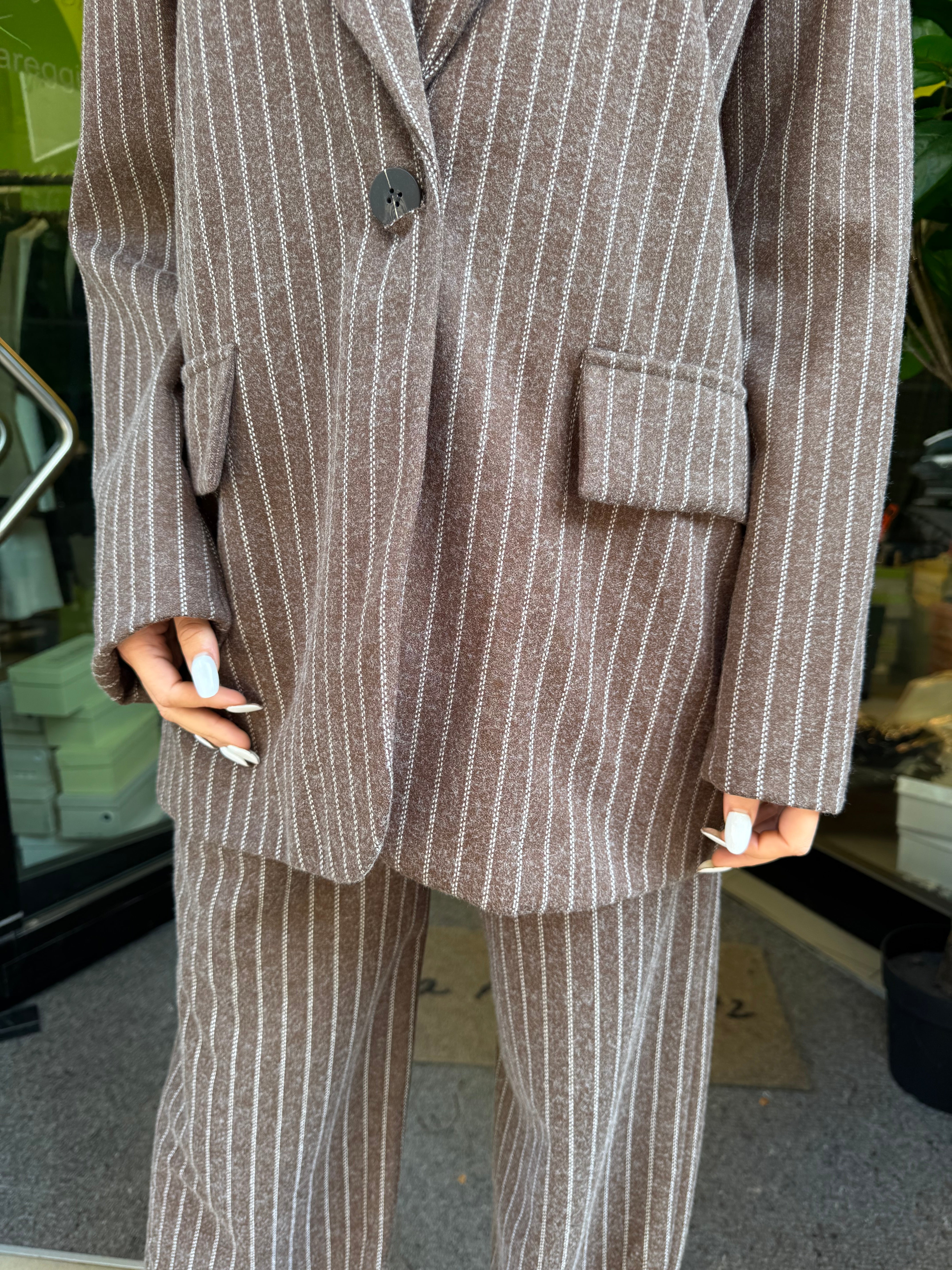 Tailleur gessato in flanella marrone