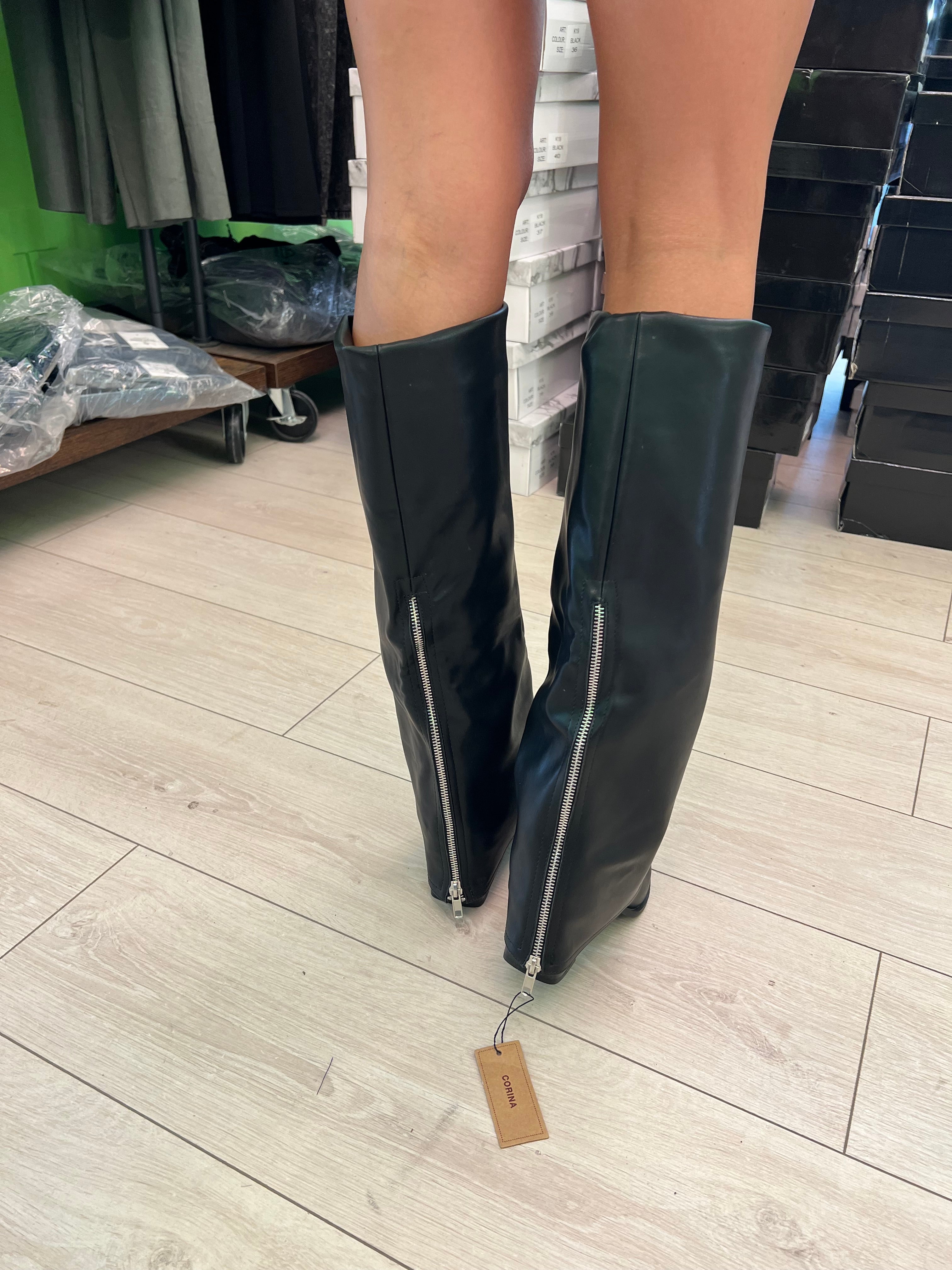 Stivale con risvolto e zip sul retro “Corina”