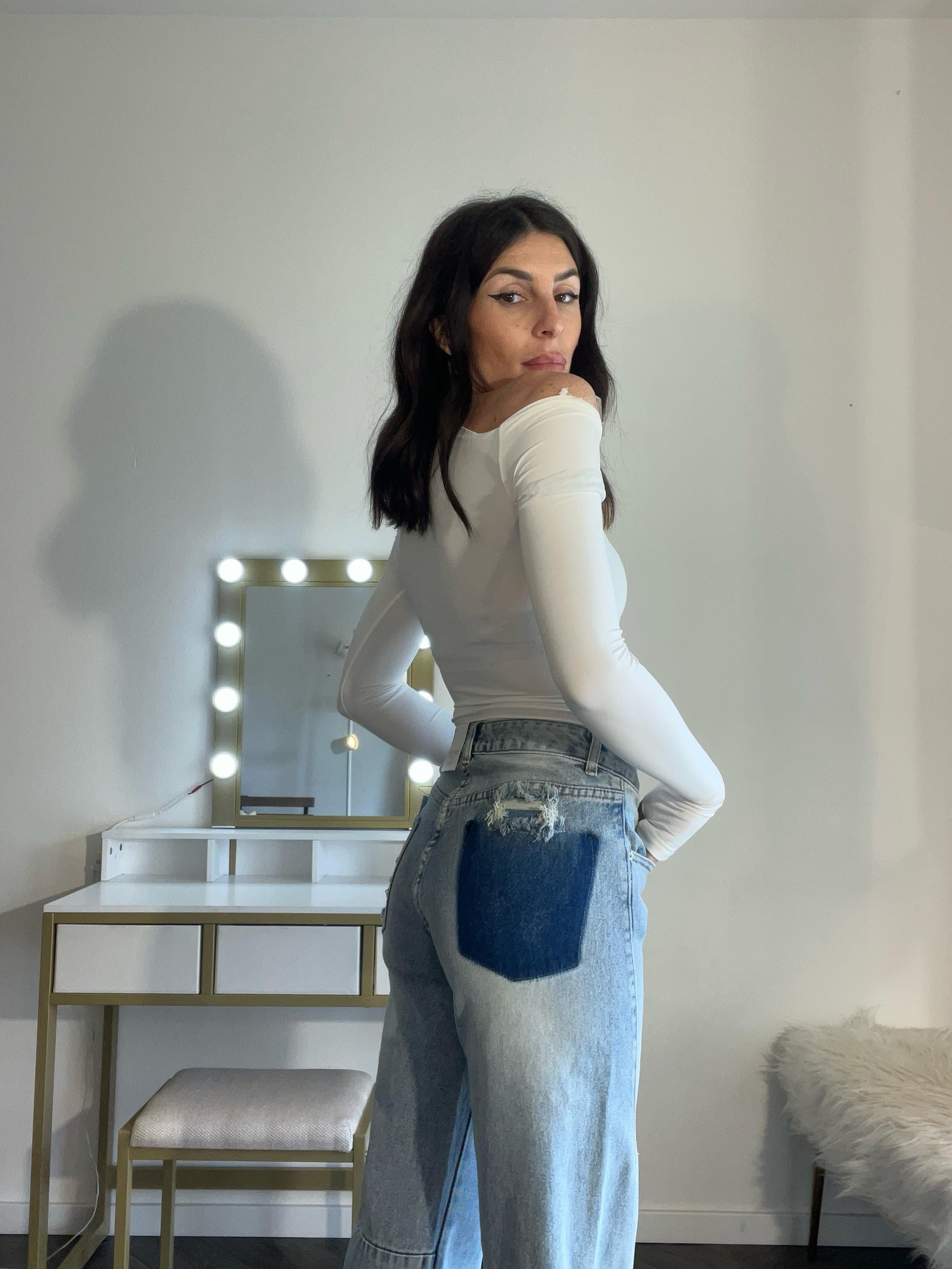 Jeans chiaro dritto lungo in fondo con taschino scuro