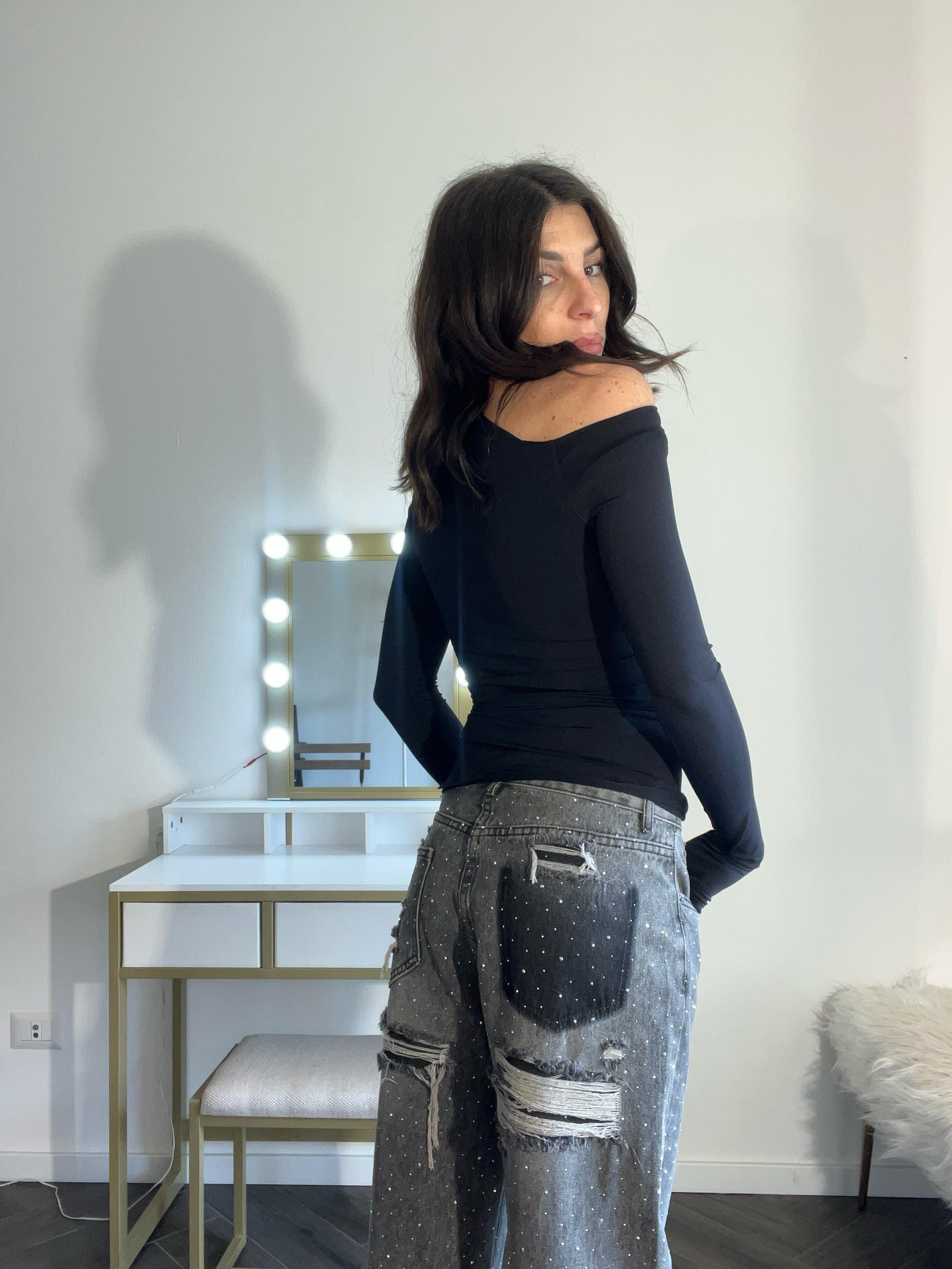 Jeans tempestato di strass grigio con strappi retro
