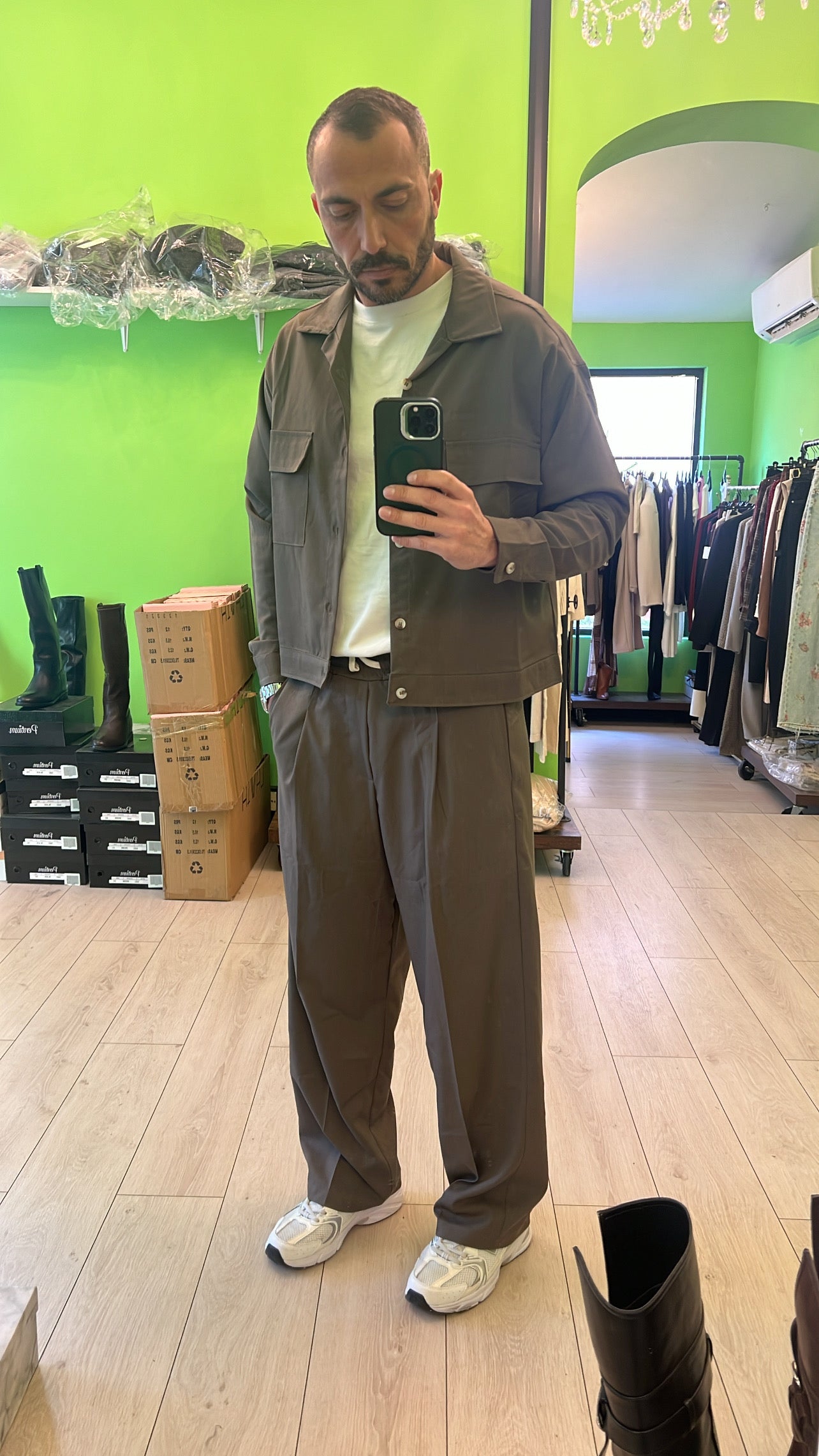 Coordinato pantalone fondo largo più camicia crop