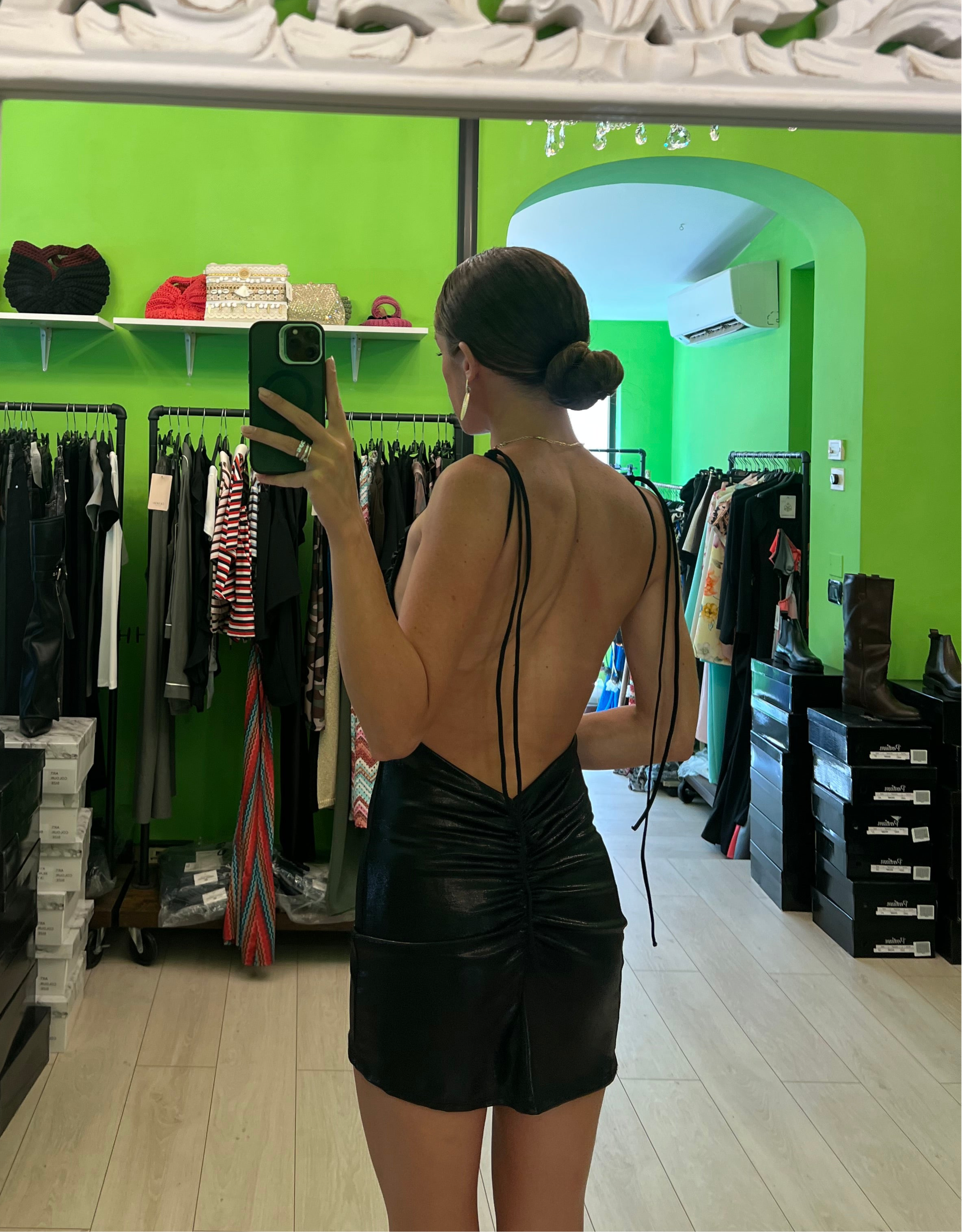 Abito corto laminato nero