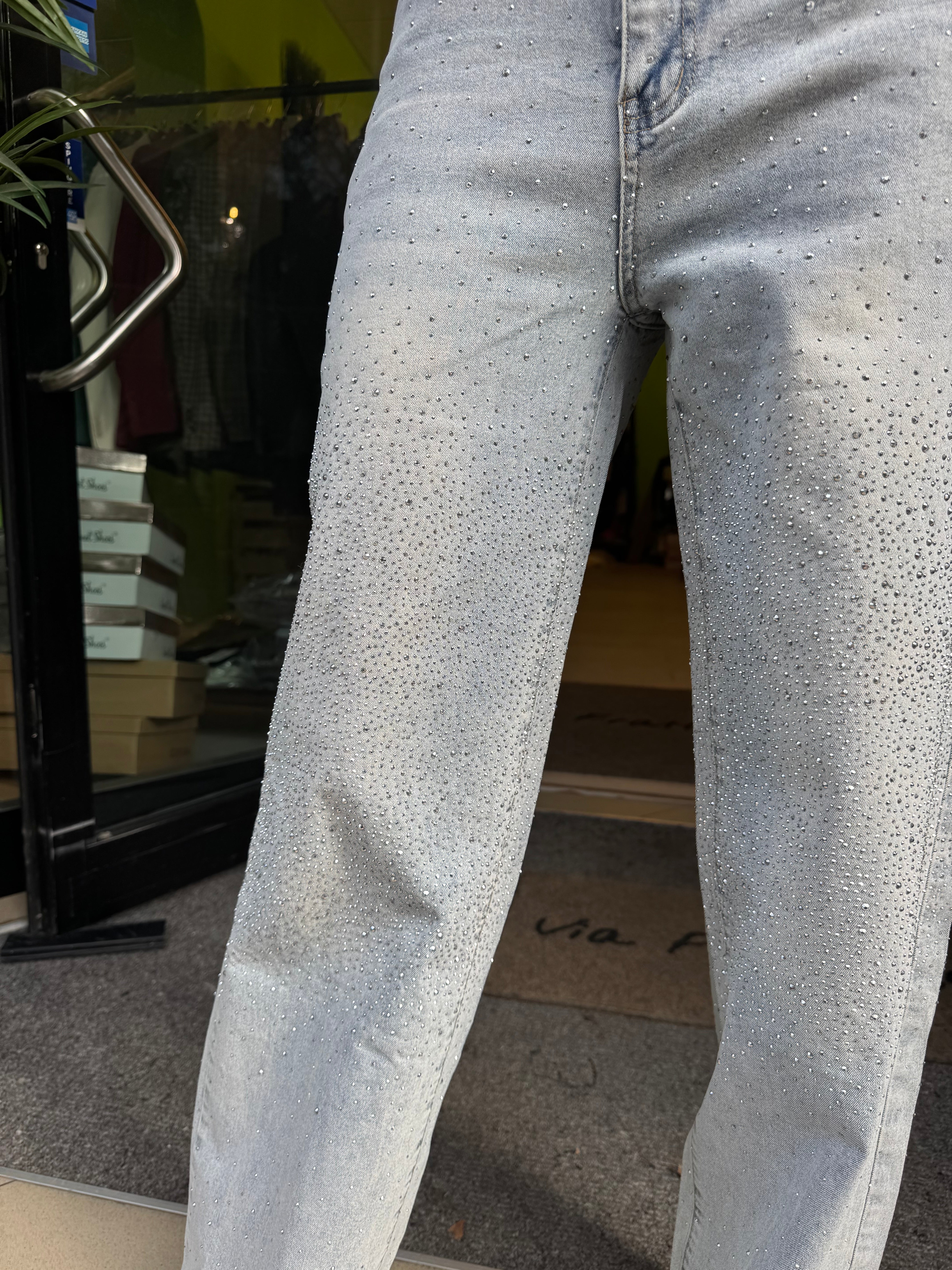 Jeans con strass scampanato