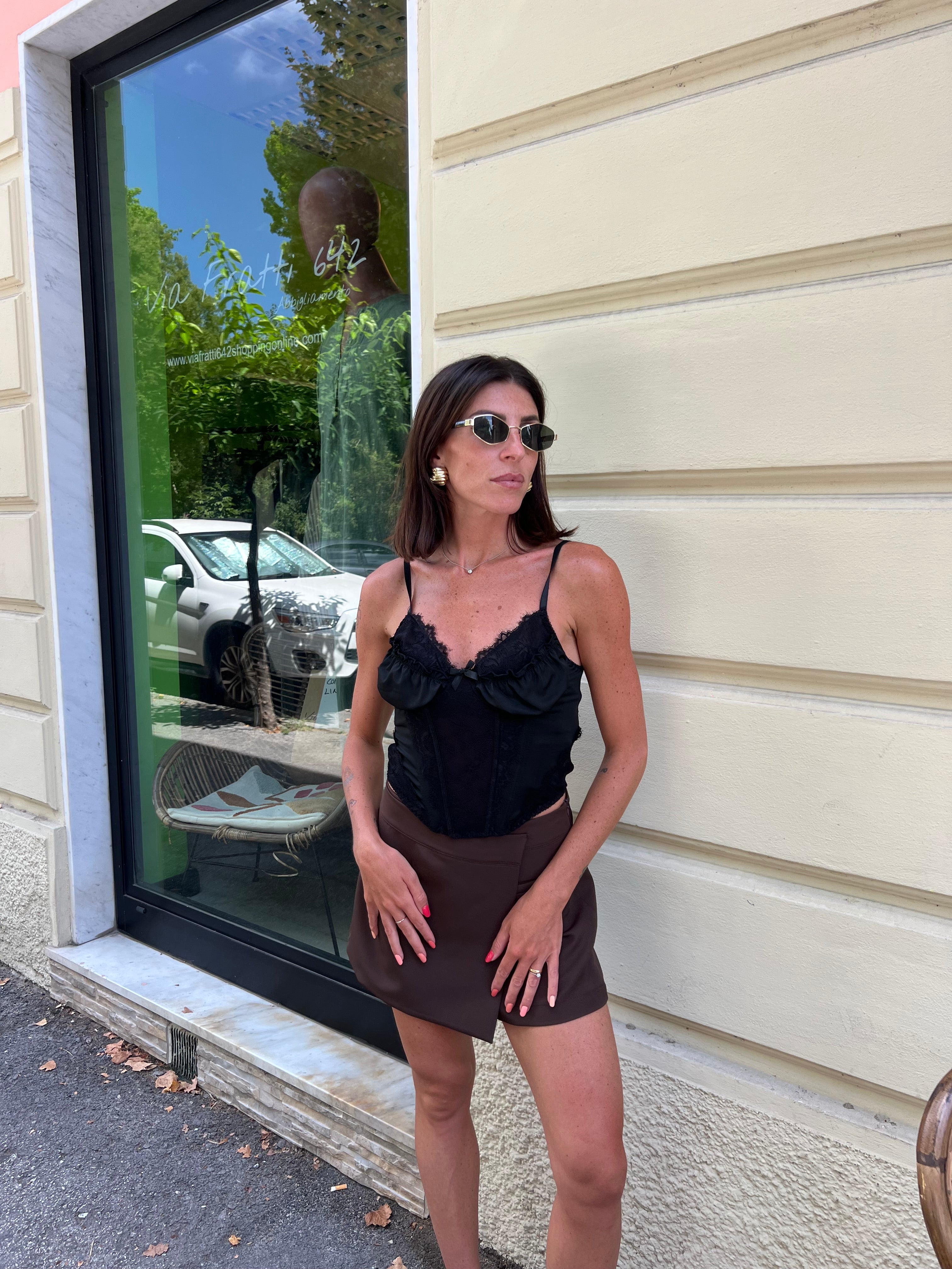 Top in pizzo ricamato