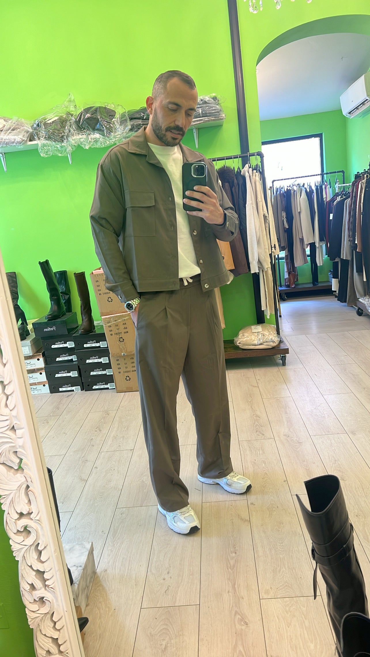 Coordinato pantalone fondo largo più camicia crop