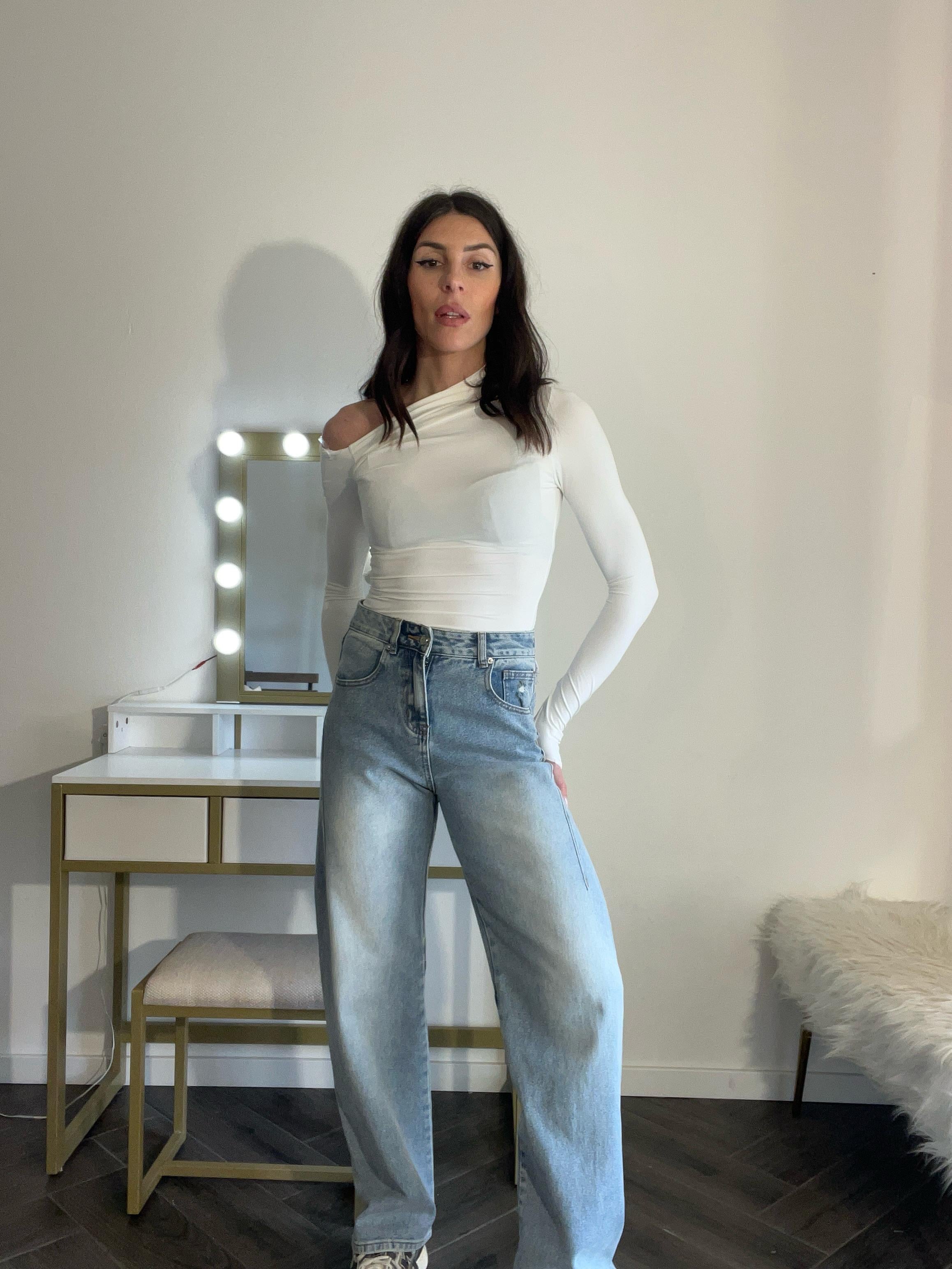 Jeans chiaro dritto lungo in fondo con taschino scuro