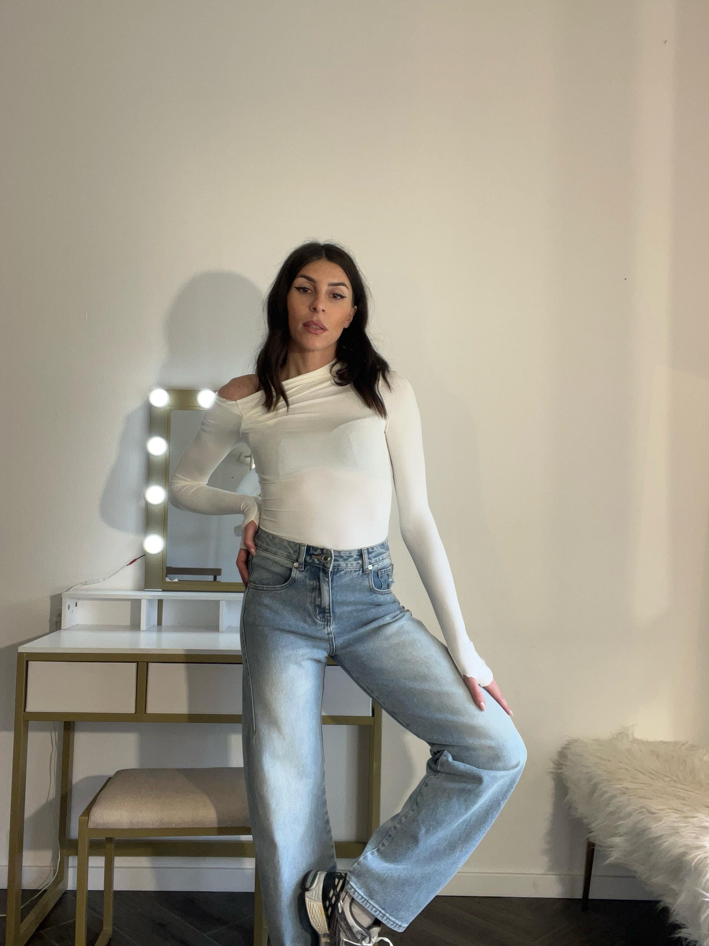 Jeans chiaro dritto lungo in fondo con taschino scuro