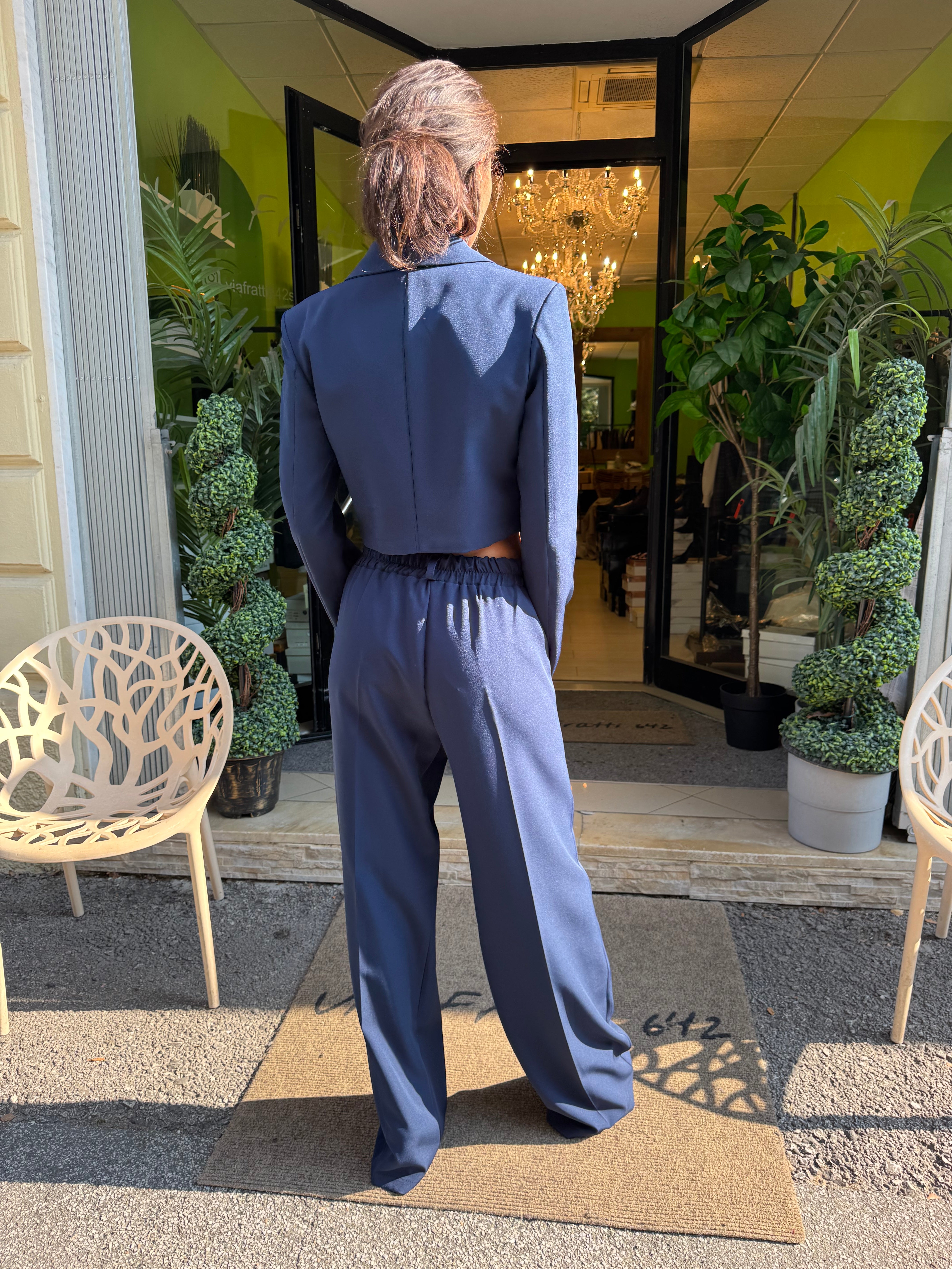 Tailleur crop due colori disponibili