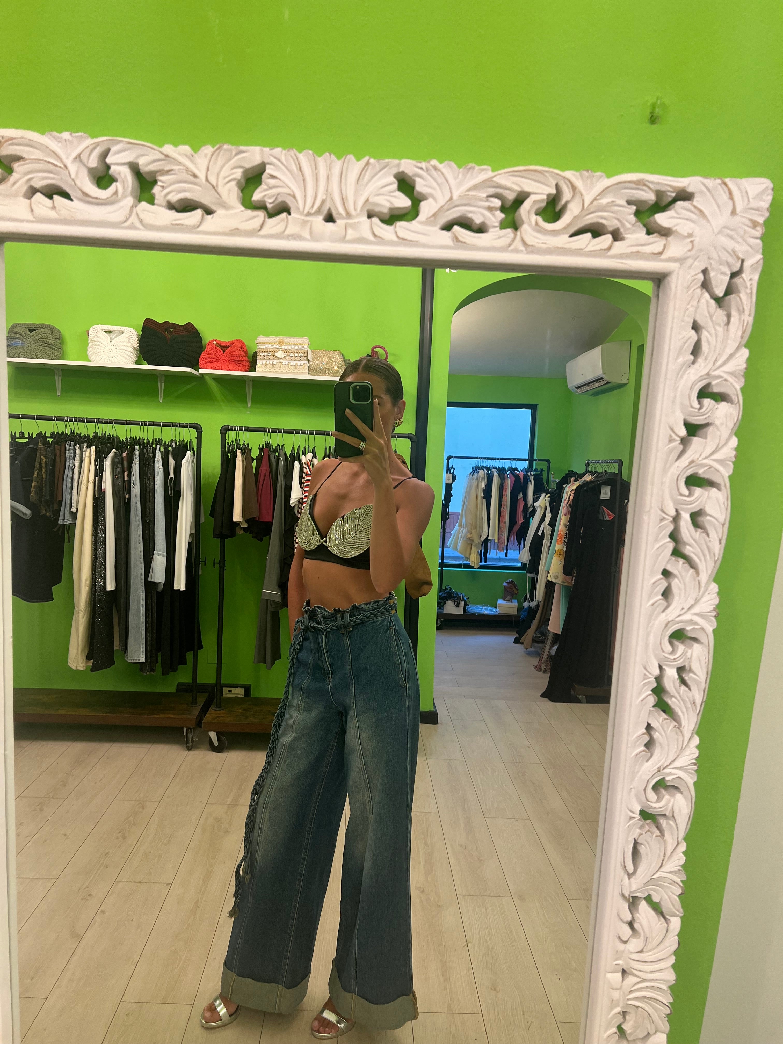 Jeans largo con cintura treccia