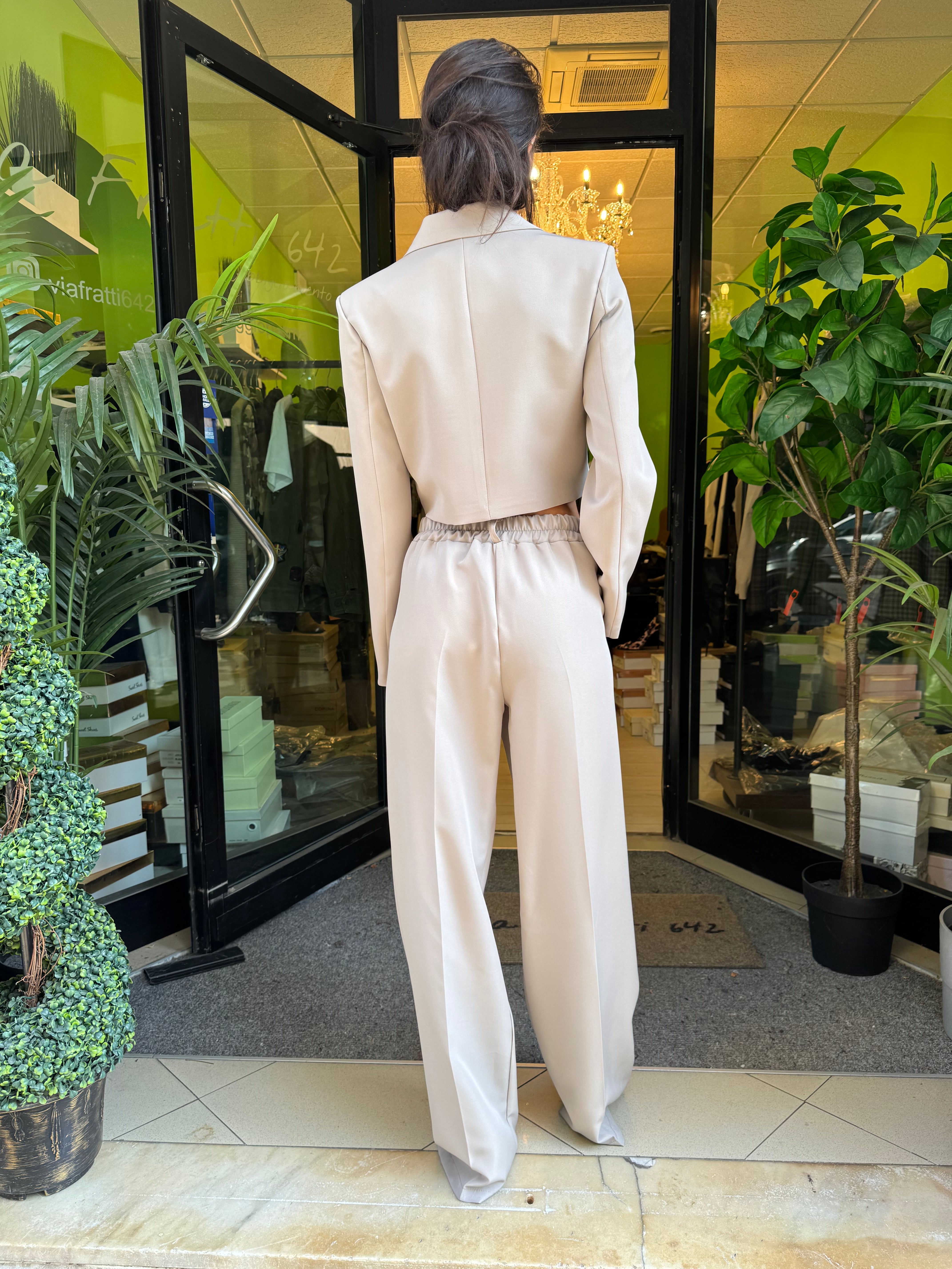 Tailleur crop due colori disponibili