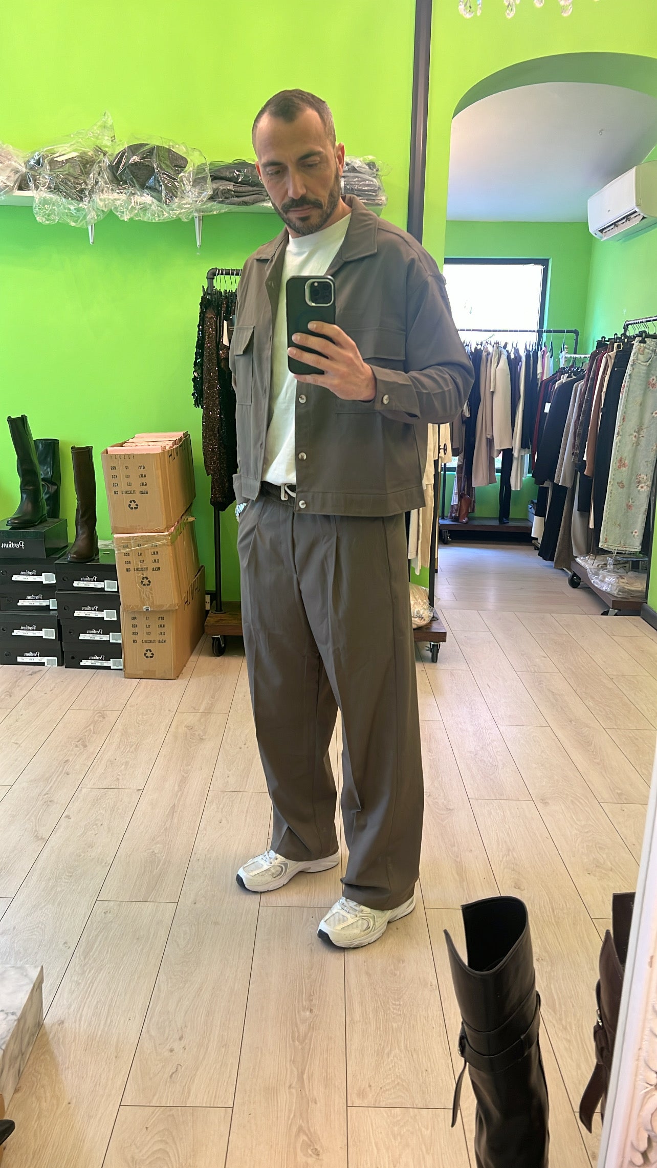 Coordinato pantalone fondo largo più camicia crop