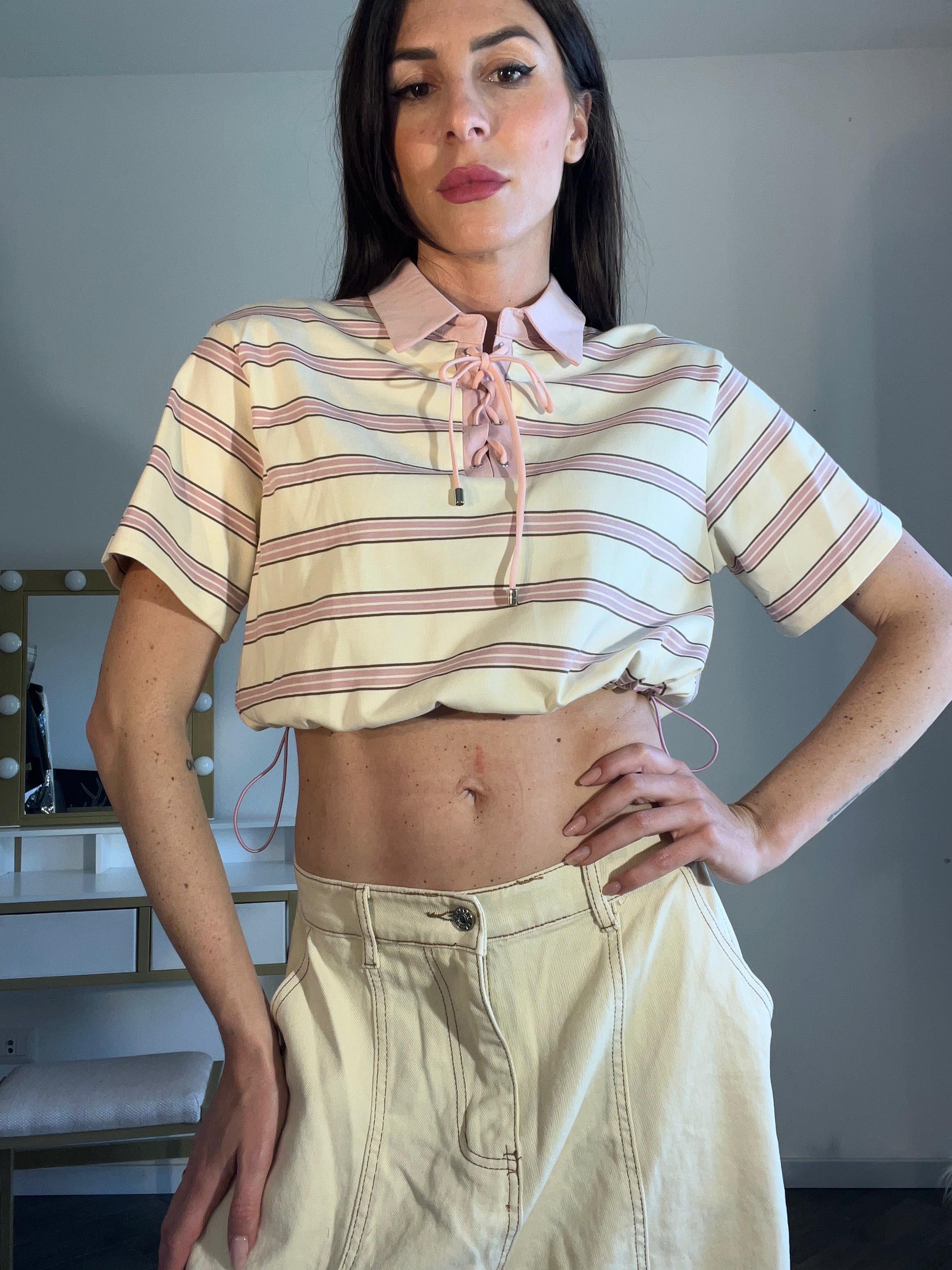 Polo a righe crop versione rosa