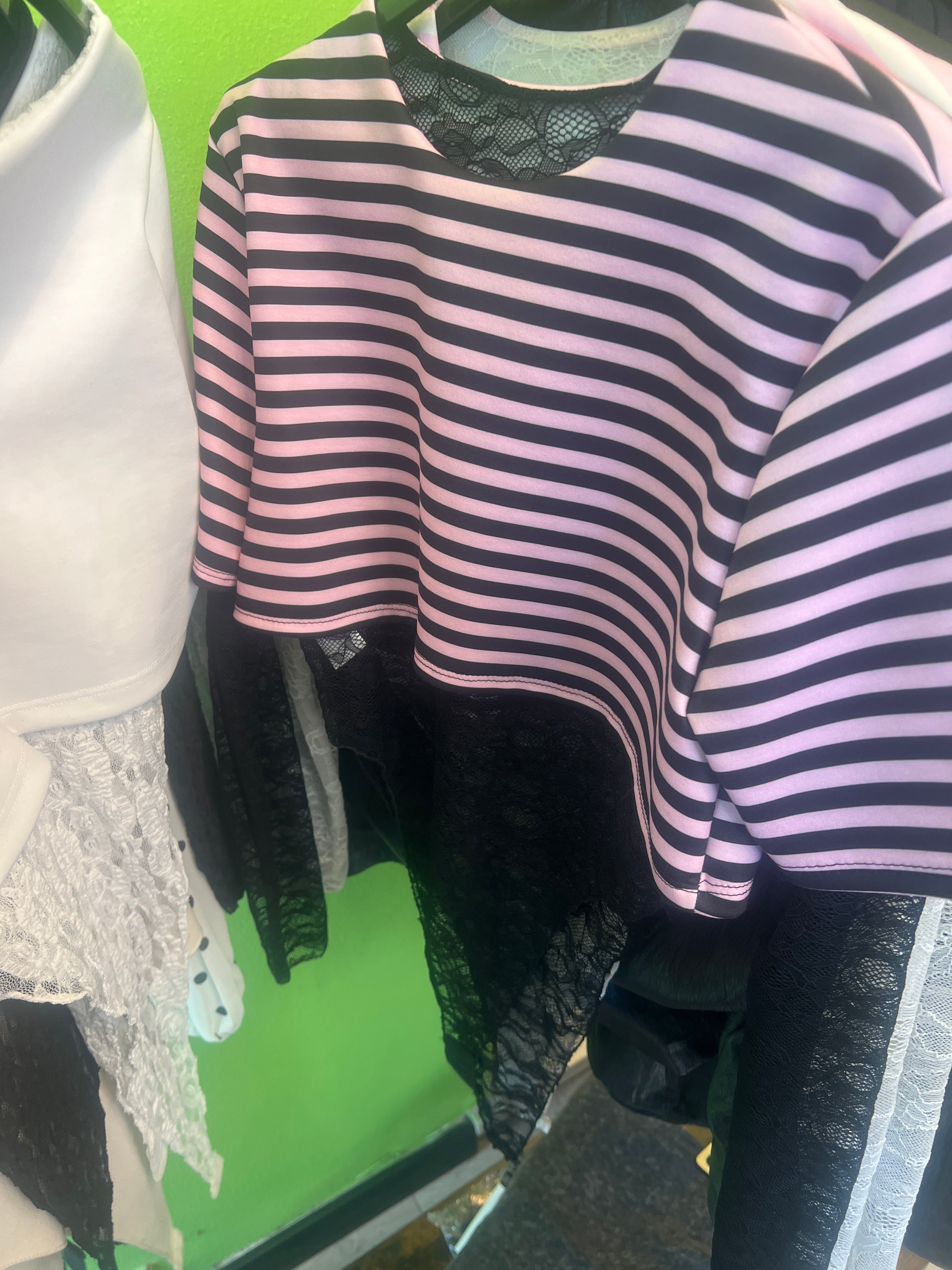 Body a t-shirt a righe con pizzo