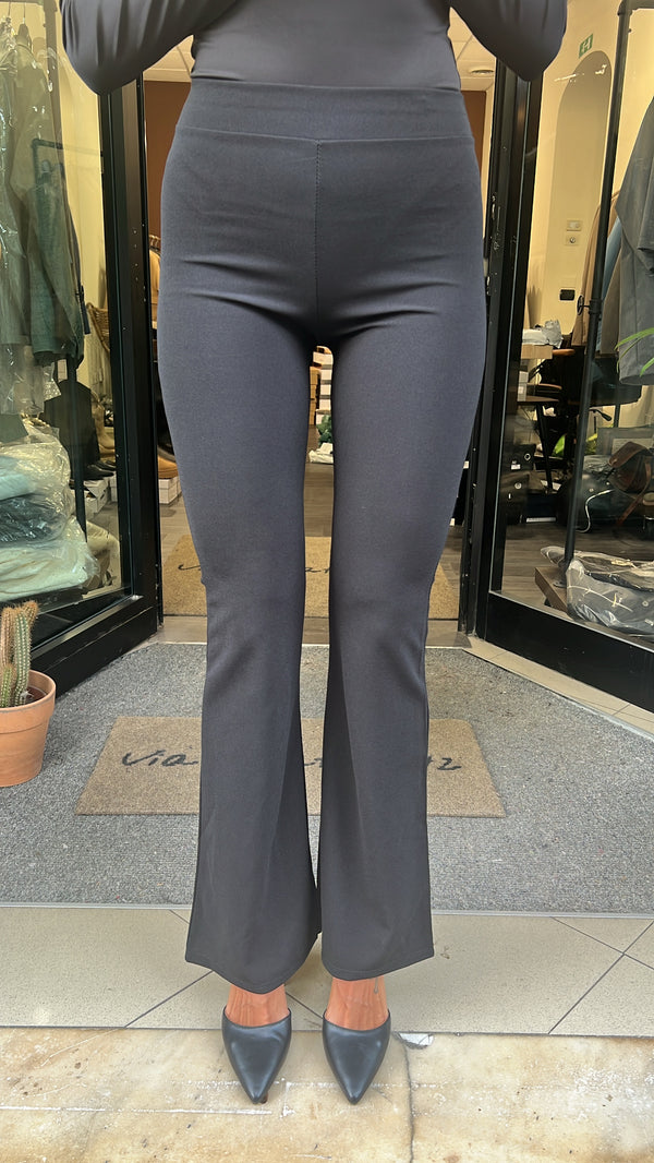 Pantalone elastico scampanato