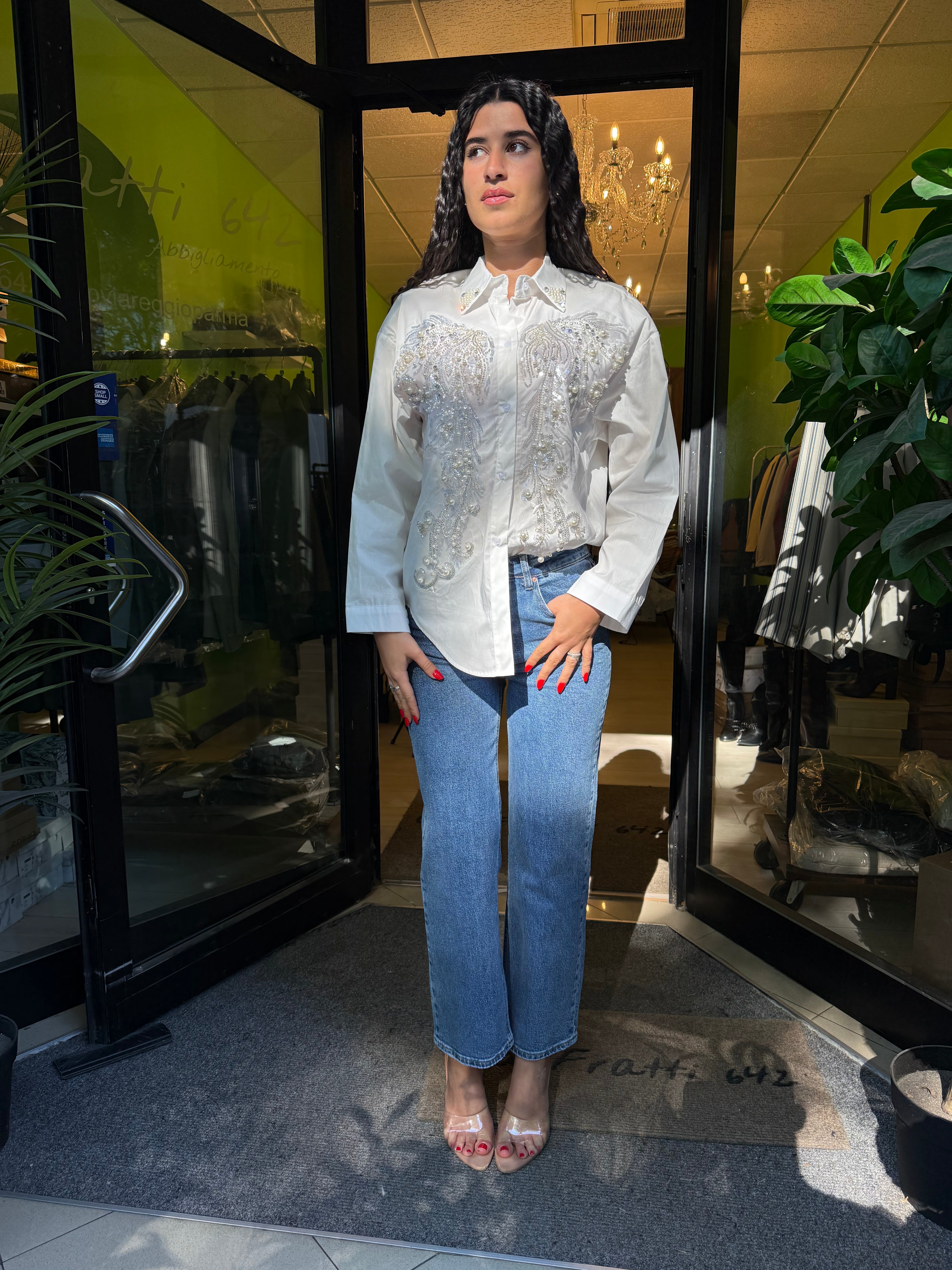 Camicia con gioielli e perle