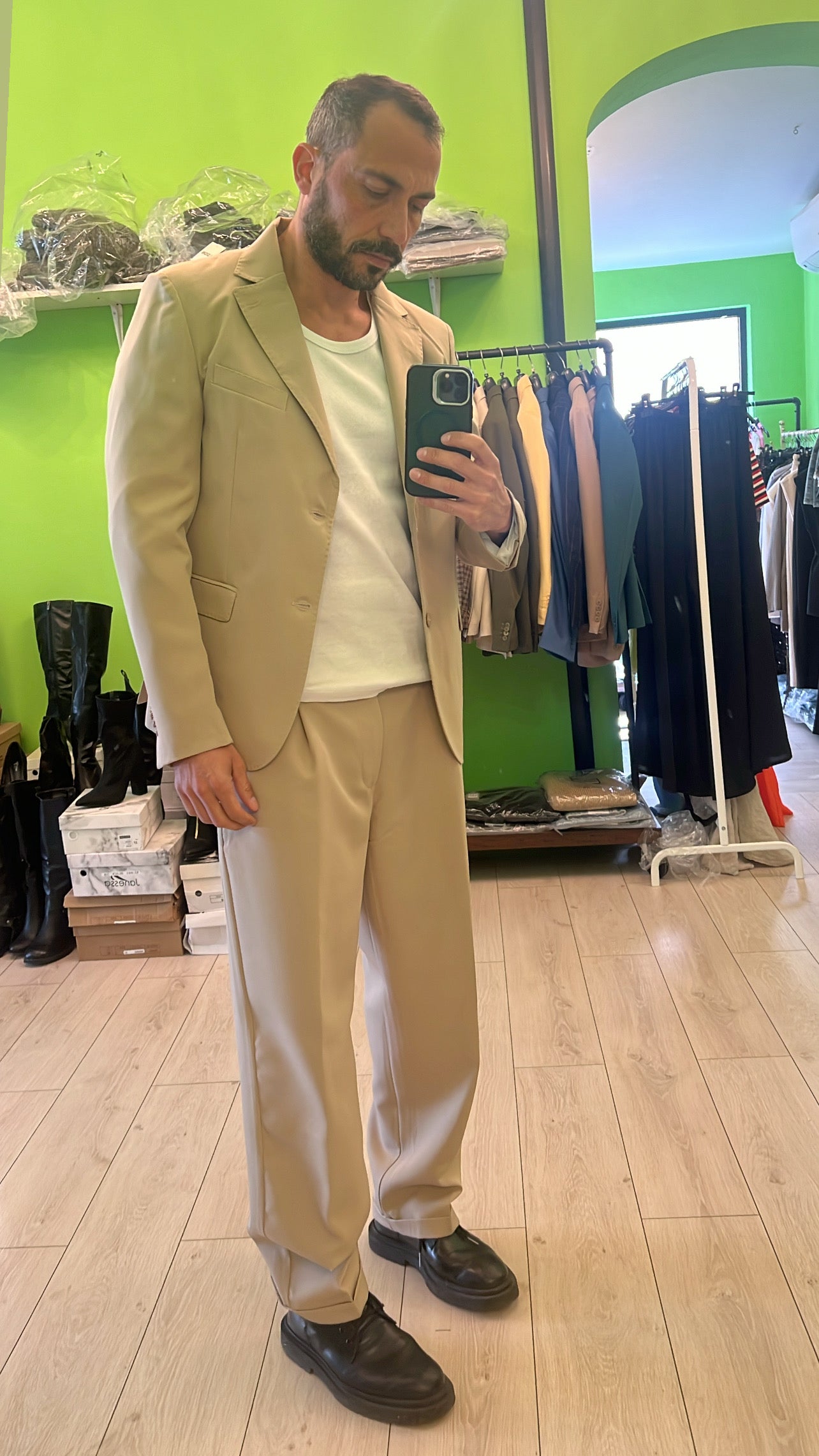 Abito pantalone fondo largo monopetto beige