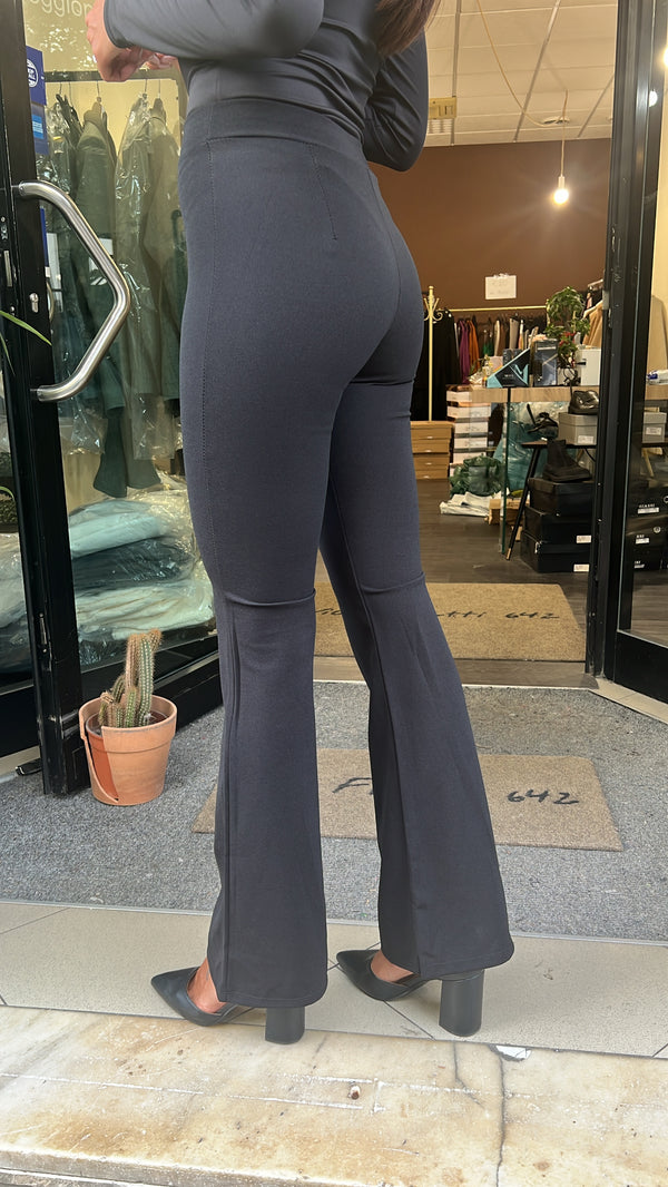 Pantalone elastico scampanato