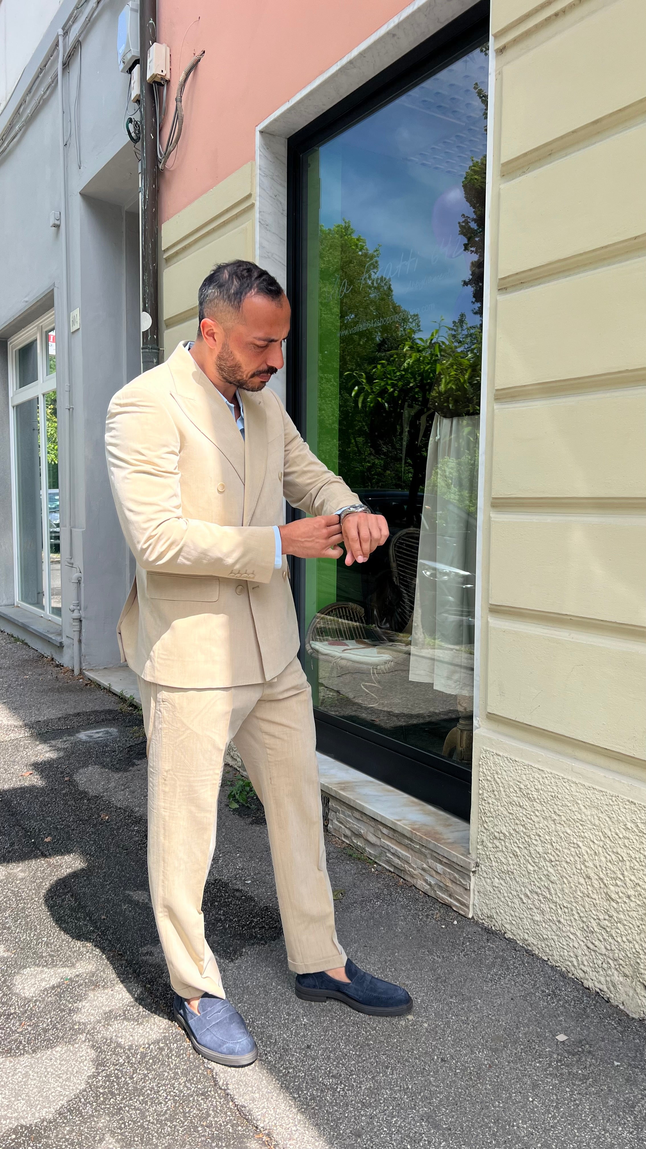 Abito doppiopetto beige sartoriale