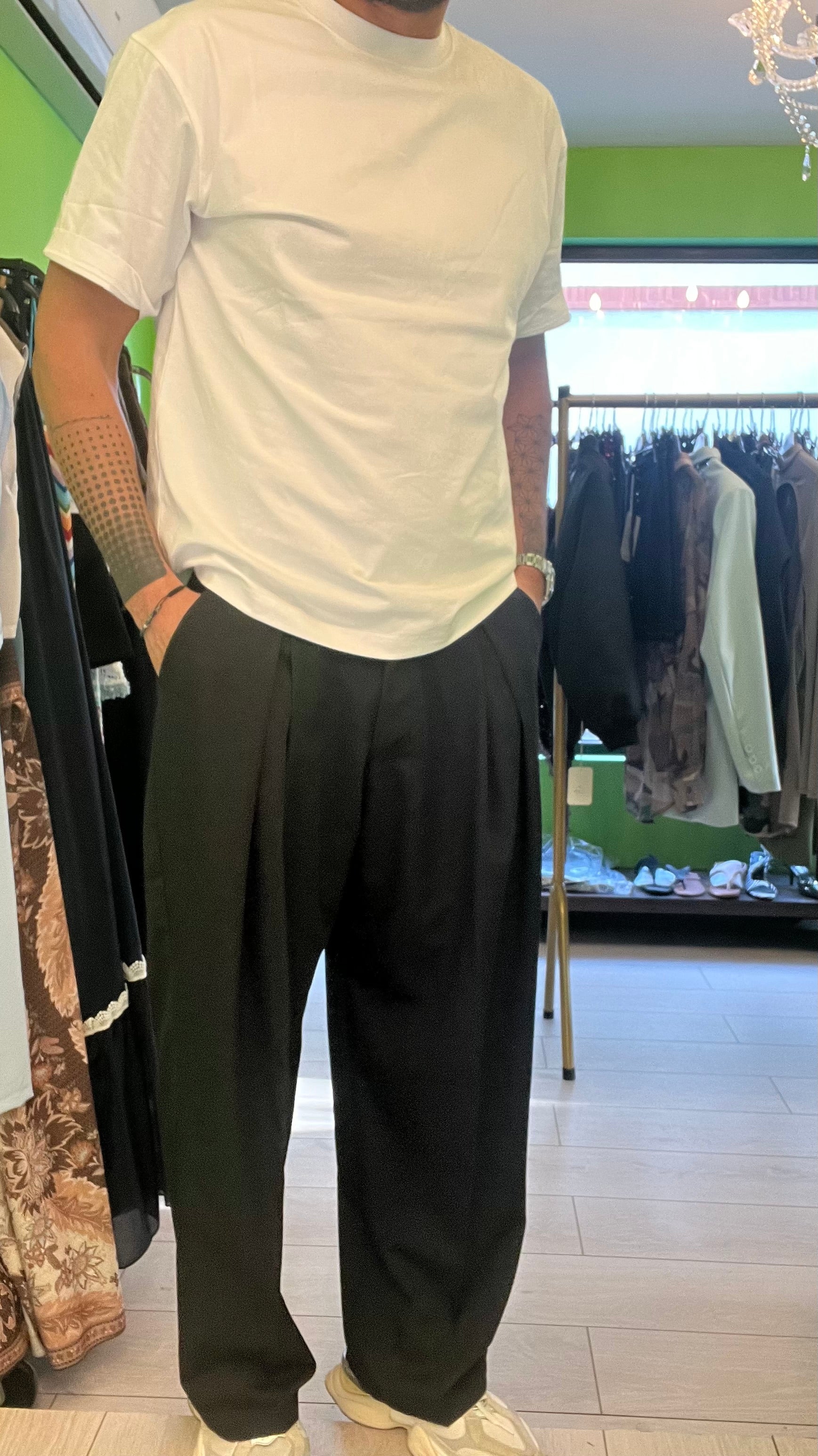 Pantalone nero largo con pence