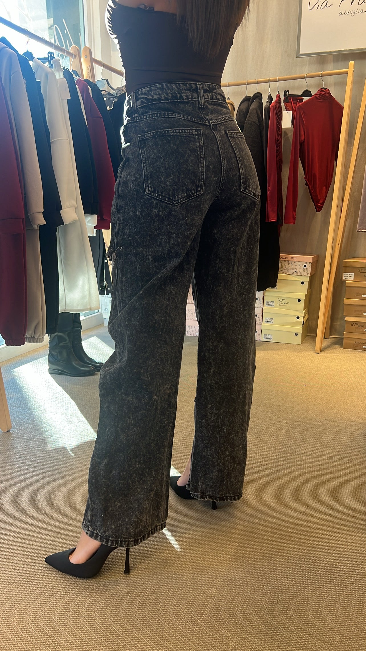 Jeans top quality con doppia fibbia tasca frontale e spacchetti nero
